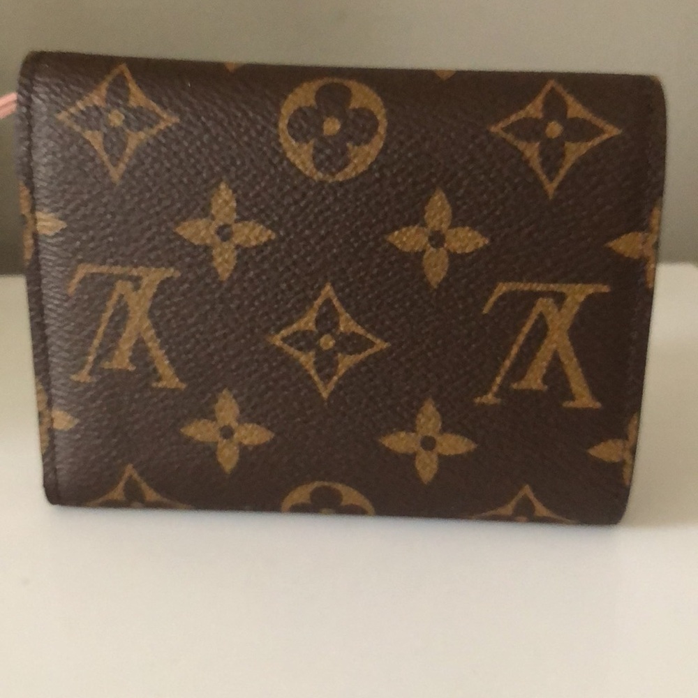 NEW Louis Vuitton Victorine Wallet in Rose Ballerine Pink - Picture 4 of 11